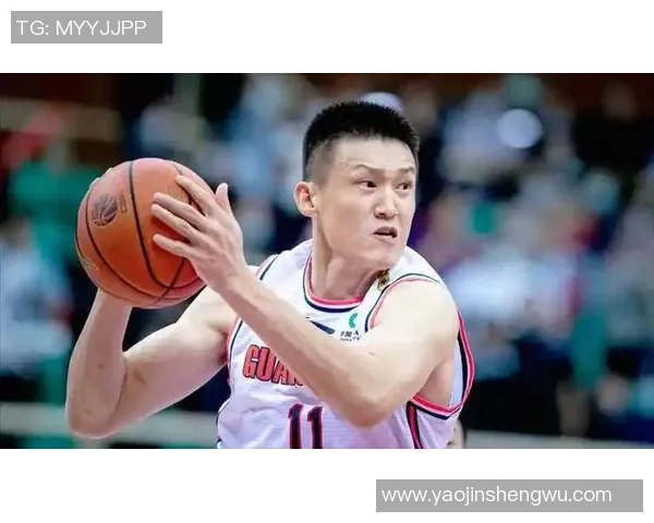 姚明与周鹏的篮球传奇：从青涩岁月到辉煌成就的心路历程