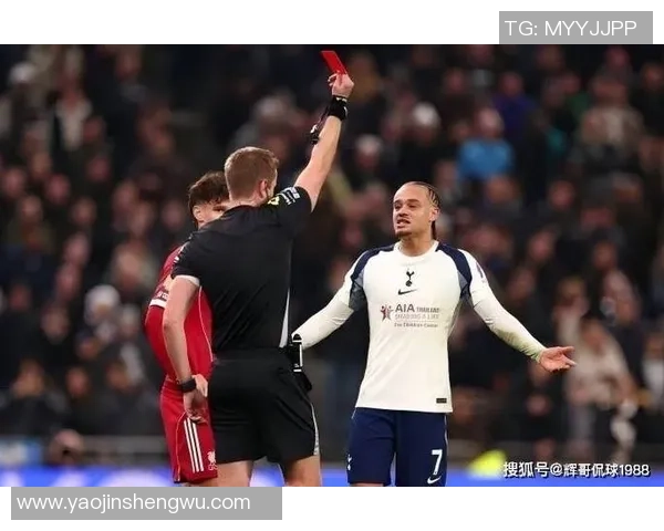 英超经典对决曼联逆转拜仁上演惊天乌龙球引发全场狂欢