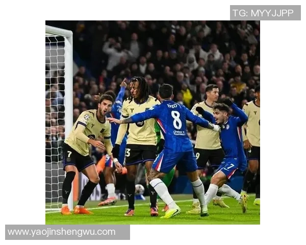 切尔西友谊赛大胜巴萨红牌事件引发全场热议与战术分析