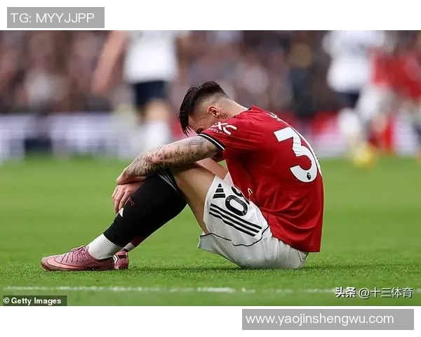 那不勒斯狂胜曼联6比2红牌事件引发全场热议与争议